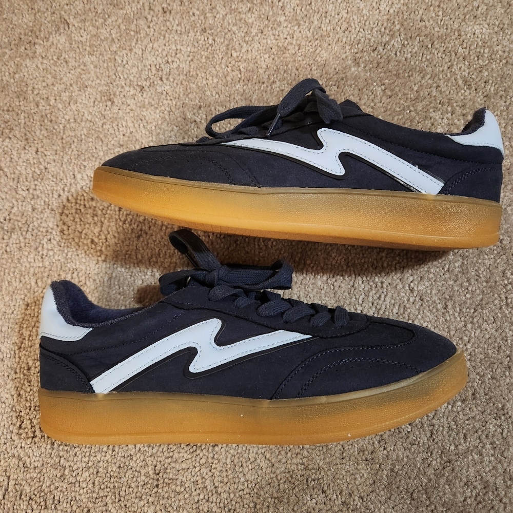 Madden Girl Giia Navy Sneaker Gum Sole 8 - Picture 2 of 7